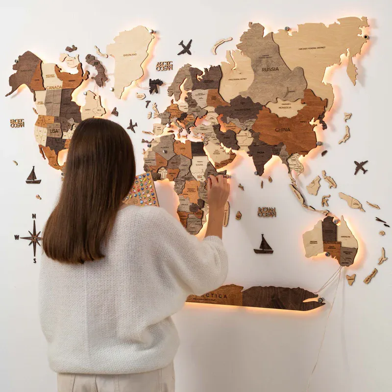 3D LED Verdenskart i Tre Multicolor – World Map 3.0 Enjoy The Wood