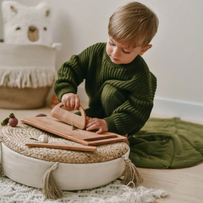 Skjærefjøl og kniver i tre  